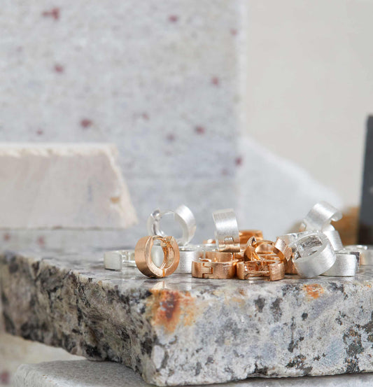 ARGOLA CHATA FINA C/ OURO