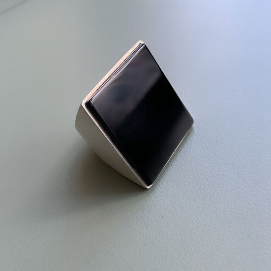 ANEL QUADRADO C/ CHAPA DE ÔNIX