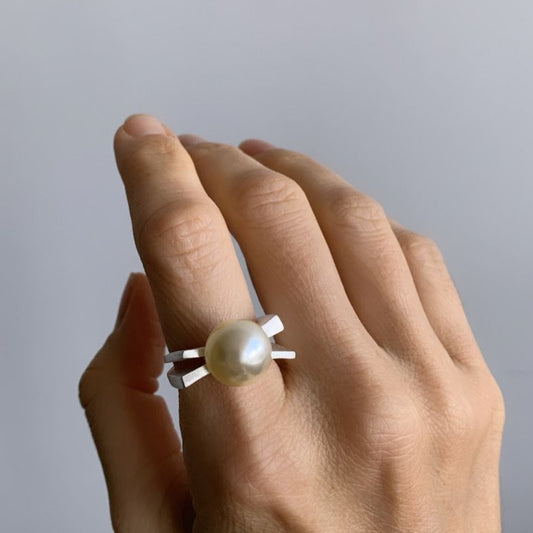 ANEL EM X COM PÉROLA OU ÔNIX