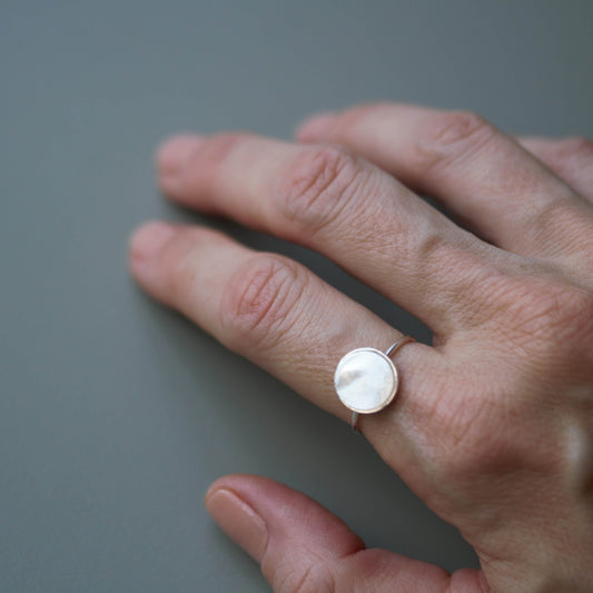 ANEL CHAPINHA DE MADREPÉROLA