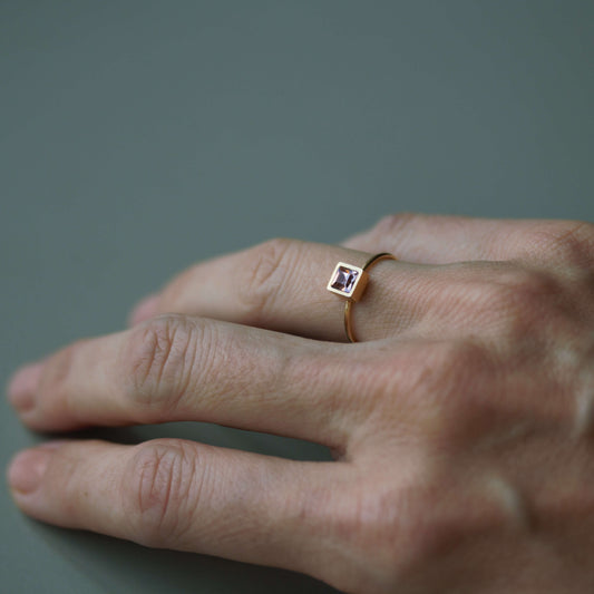 ANEL QUADRADO P C/OURO