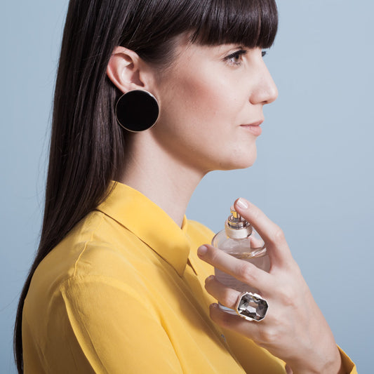 BRINCO CHAPA DE ÔNIX PRATA