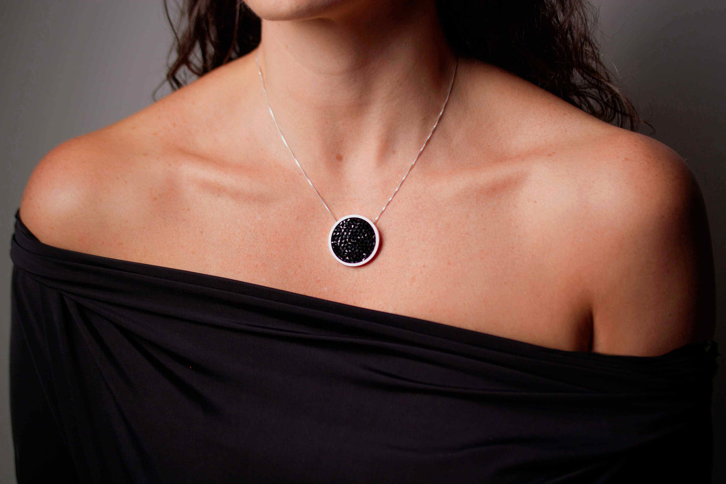 PINGENTE REDONDO CRAVEJADO